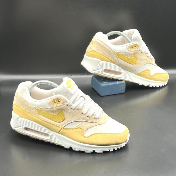 Nike Shoes - Nike Air Max 90/1 Wheat Gold